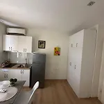Dani's